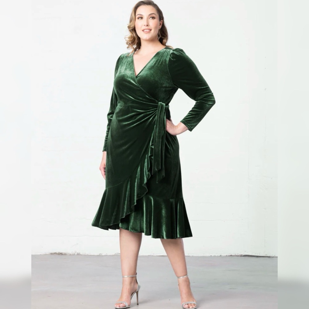 NWOT Kiyonna Viola velvet wrap dress